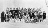 Grup de la representació de l'any 1954. Plaça de l'Esglèsia. Autor: desconegut.
