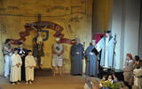 Parlament del Batlle (dreta) durant la rebuda del Sant Crist a Salomó. Esglèsia. 16/05/2010. Autora: Pilar Bisa.