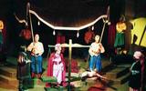 La pesada del Sant Crist, 2000. Foto cedida per l'Ajuntament de Salomó extreta del Llibre Impressions del Ball del Sant Crist de Salomó
