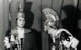 Primers armats amb el vestuari actual. Via Crucis, 1950. Foto cedida per l'Arxiu Via Crucis Vivent
