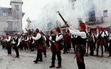 Els galejadors disparen amb les escopetes i els trabucs a la plaça Major - Festa del Pi 1996
