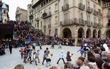 Una de les últimes edicions del Ball del Ciri, corresponent al ball dels petits a la plaça Fra Bernadí. Fons Tonis de Manlleu