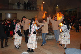 La primera dansada. Pla de l'Esglèsia d'Ascó. 16/1/09. Foto: Biel Pubill.